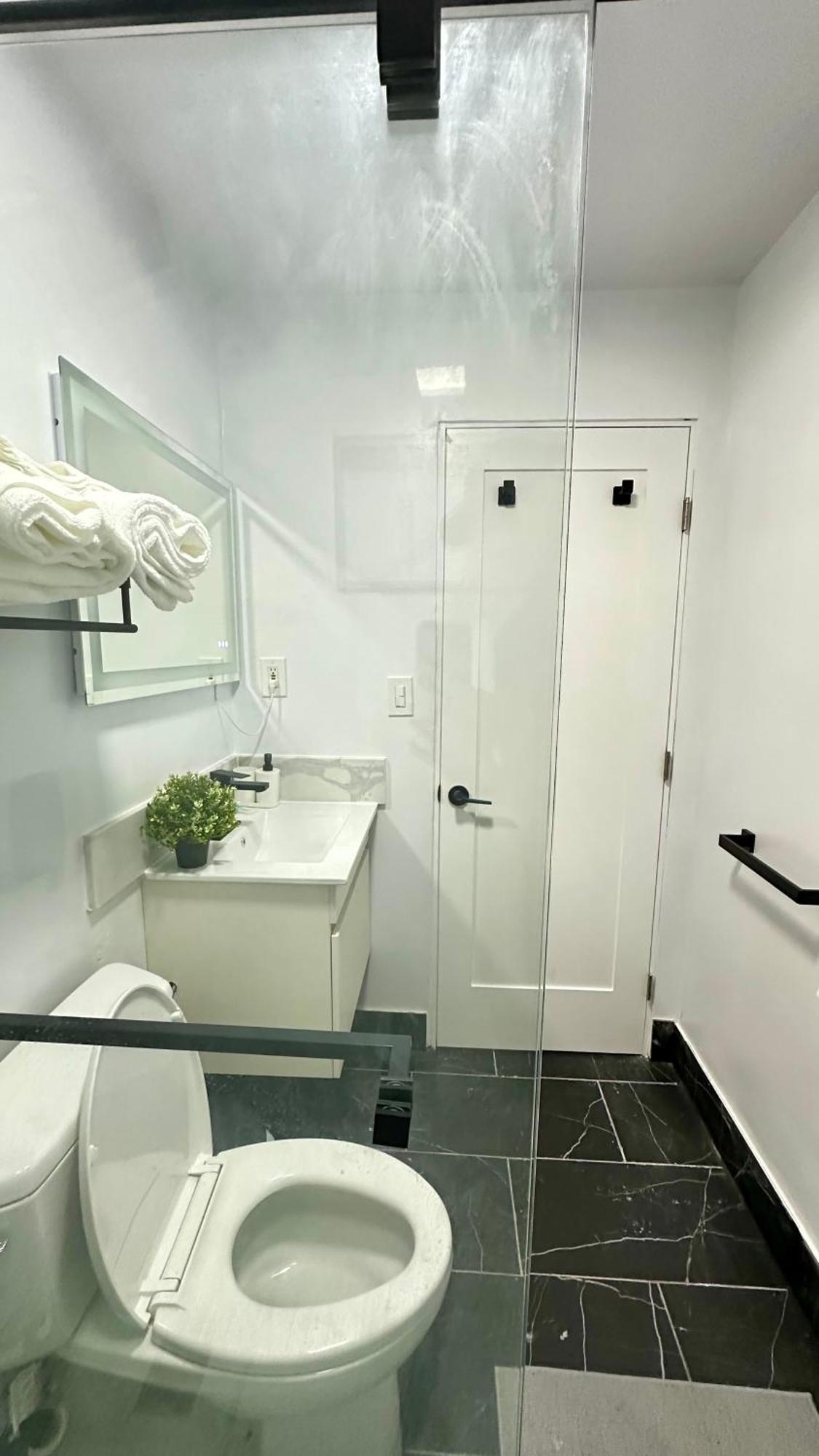 Modern 2Br Stylish & Cozy Unit Bed & Breakfast Los Angeles Exterior photo